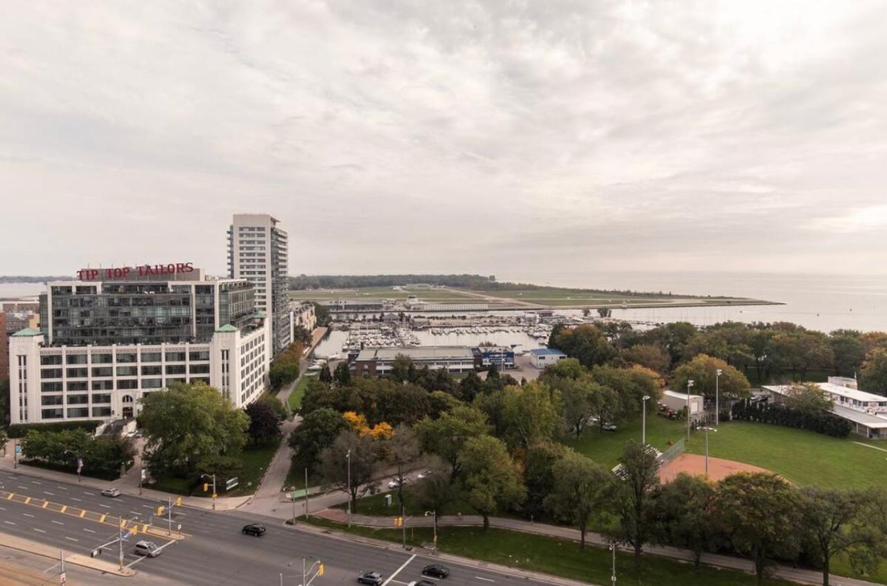 Downtown Toronto+Free Parking+Cn Tower View Exterior photo